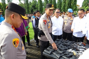 Kapolda Sulsel Pimpin Apel Pengecekan Senjata Api Serentak serta Penyambutan Personel Brimob BKO Polda Aceh