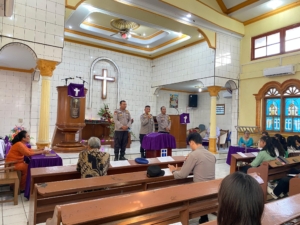 Polres Sibolga Gelar Minggu Kasih di Gereja HKI, Sampaikan Pesan Kamtibmas kepada Jemaat