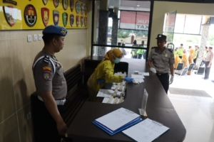 Tindak Lanjuti Perintah Kapolri, Polres Soppeng Gelar Tes Urine Seluruh Personel