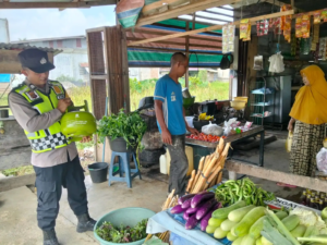 Polsek Bubon Pantau Harga Bahan Pokok di Pasar Tradisional Gampong Layung Aceh Barat Menjelang Buka Puasa