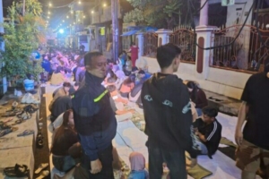 Pererat Silaturahmi, Polsek Singkil Kawal Tradisi Sahur Bareng Warga Ketang Baru