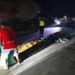 Respons Cepat Pospam Gringging Evakuasi Truk Gabah Tumpah di Kediri