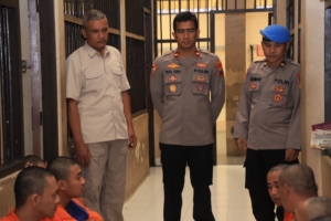 Wakapolres Kediri Kota Cek Ruang Tahanan dan Command Center