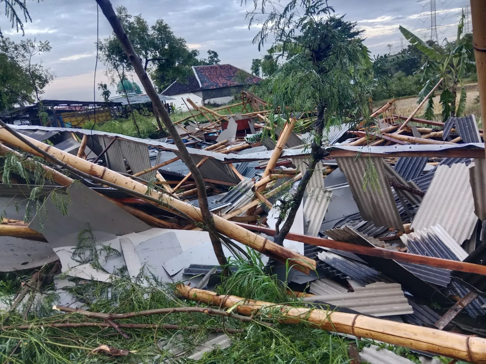 Angin Kencang Hantam Sejumlah Wilayah di Jawa, Puluhan Rumah Rusak Perkembangan Situasi dan Penanganan Bencana di Tanah Air 1 April 2026