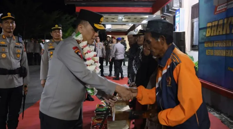 Bansos dan Fasilitas Diresmikan Kapolda Sulteng Saat Kunker Touna