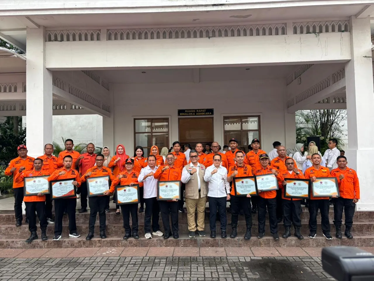 BNPB Bersama Komisi VIII DPR RI Berikan Bantuan Kepada Pemerintah Daerah di Jawa Timur