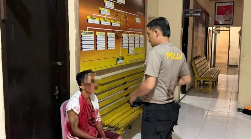 Pria Totikum Aniaya Istri dengan Parang, Dipicu Cekcok Listrik