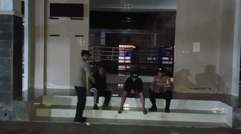 Patroli Malam Polsek Tinangkung Jaga Kondusivitas Salakan