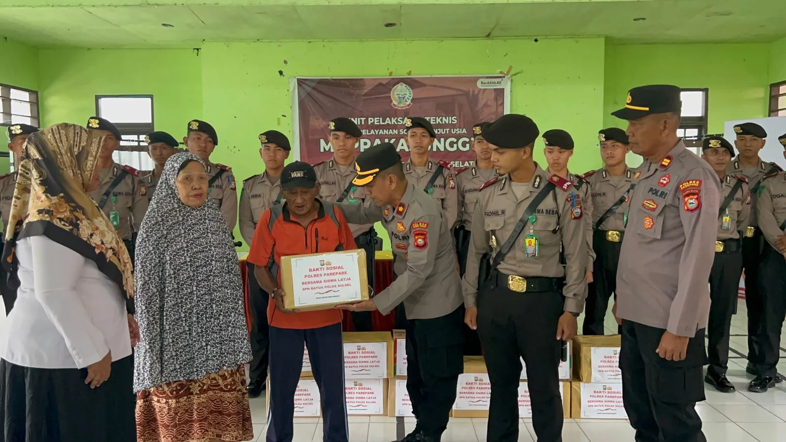 Polres Parepare dan Siswa Latja SPN Batua Berbagi di Panti & Ponpes